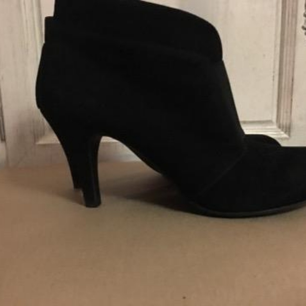 Boots - Picture 3 of 4
